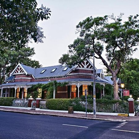 Roosenwijn Guesthouse Стелленбос Экстерьер фото