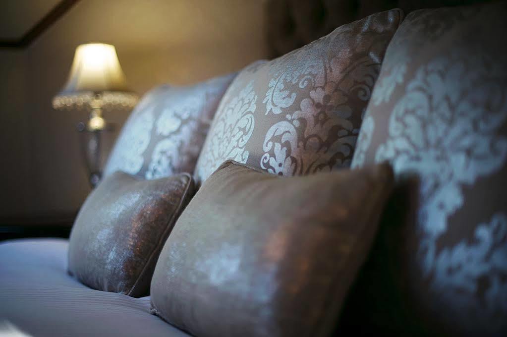 Roosenwijn Guesthouse Стелленбос Экстерьер фото