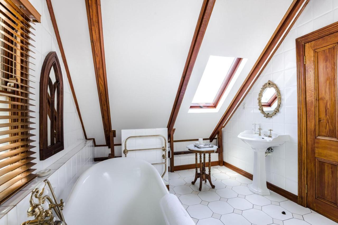 Roosenwijn Guesthouse Стелленбос Экстерьер фото
