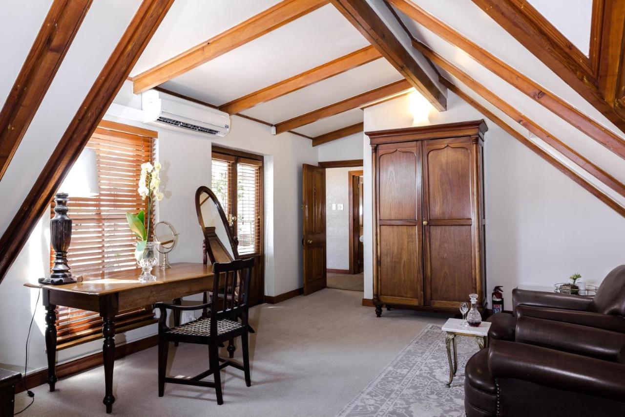 Roosenwijn Guesthouse Стелленбос Экстерьер фото