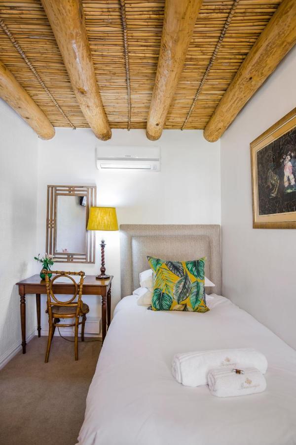 Roosenwijn Guesthouse Стелленбос Экстерьер фото